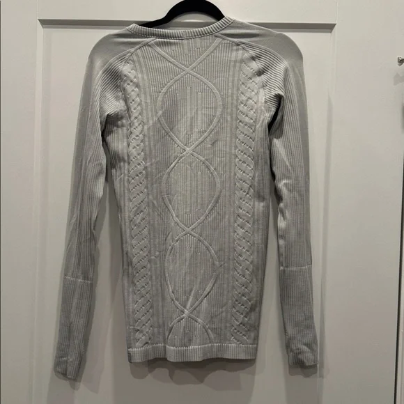 Lululemon grey restless pullover with thumb holes - Picture 2 of 6